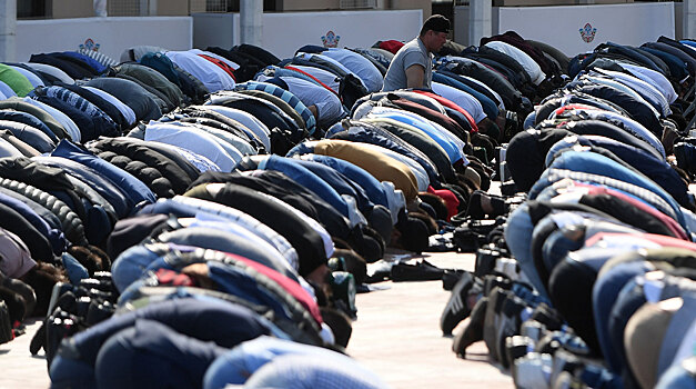 Мусульмане регулярно без спроса устраивают намазы во дворах Самары