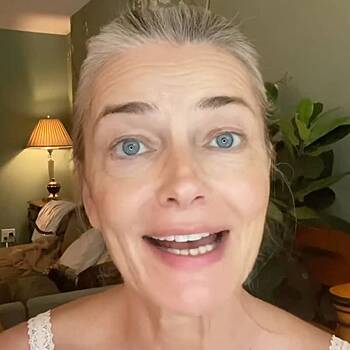 Известная 58-летняя модель показала лицо без косметики