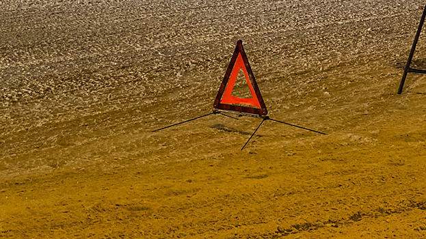 Легковушке снесло крышу после ДТП с фурой на Стромынке в Москве