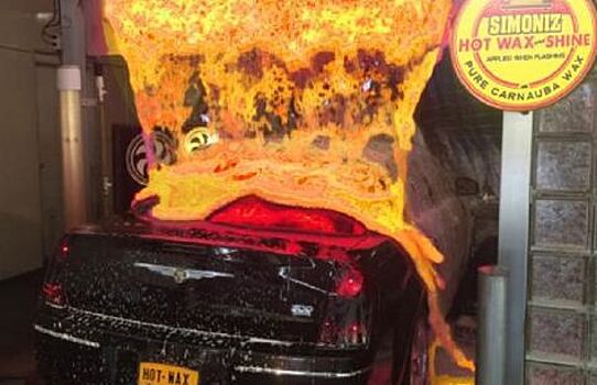 В Америке помыли автомобиль «раскаленной лавой»