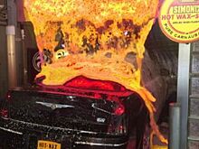 В Америке помыли автомобиль «раскаленной лавой»