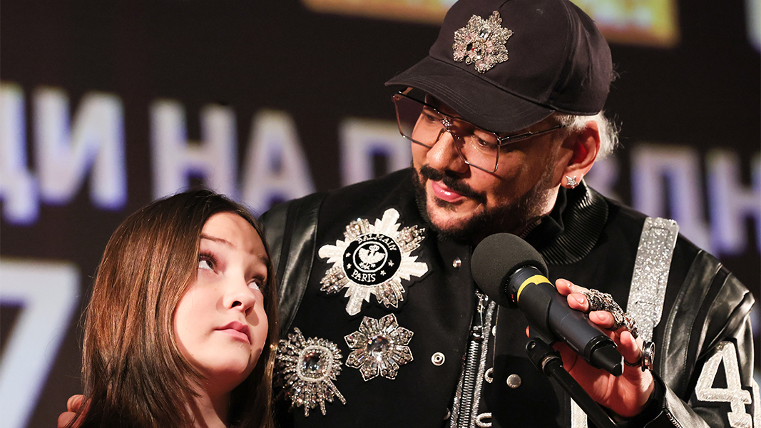 Мои видео стали магнитом для теток 40: дочь Киркорова ответила на критику своих пародий на отца