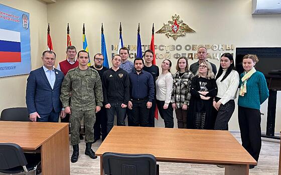 Руководитель РГУ имени Есенина Игорь Мурог сводил выпускников в пункт отбора на военную службу