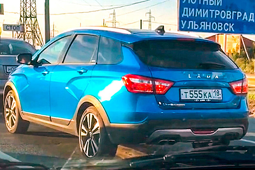 Lada Vesta SW Cross "поймали" на дороге