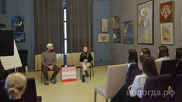 Участницам конкурса «Национальная краса Вологды» рассказали о вдохновении художника
