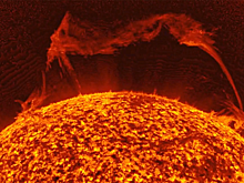 На Солнце произошел выброс гигантского протуберанца