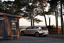 Volvo заменит хэтчбек V40 купеобразным кроссовером