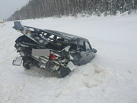 В Белохолуницком районе столкнулись два грузовика и легковушка