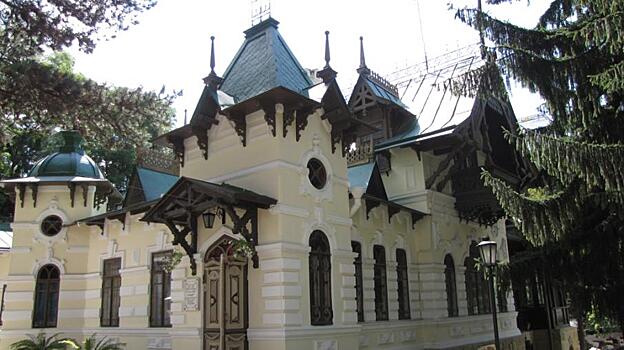 Шаляпинская ель из Кисловодска стала Деревом России в 2022 году: Новости ➕1, 01.08.2022