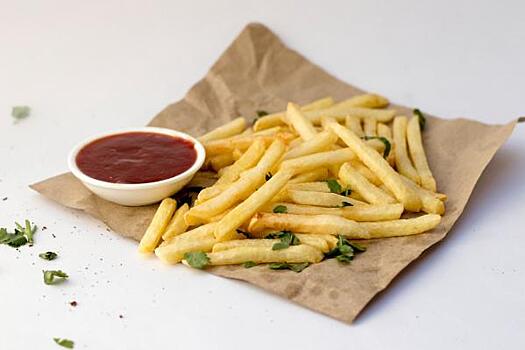 Американский ресторан предлагает картошку-фри с золотом за 14 тысяч рублей