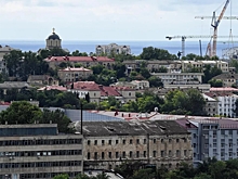 Плавучий кран перевернулся в бухте Севастополя