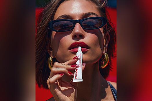 Жена Джастина Бибера показала блеск для губ с «оттенком пончика»