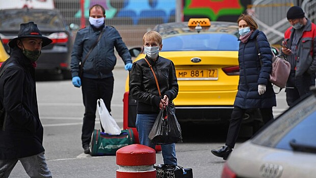 Толпа разгромила машину таксиста за отказ везти шесть человек
