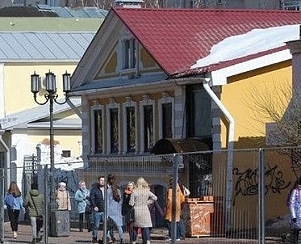Старинный дом на Большой Покровской продают за 35,5 млн рублей