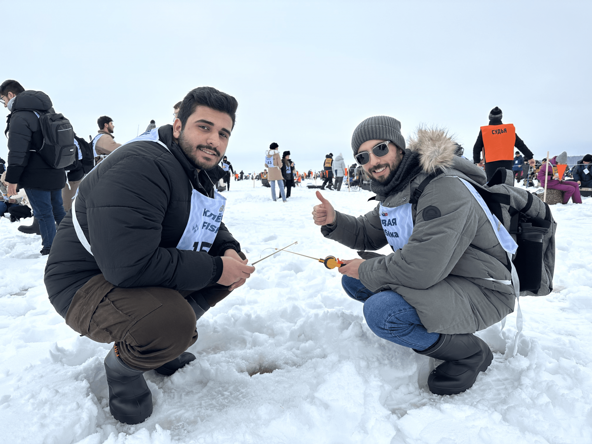 Студенты из Ирака, Сирии, Египта освоили зимнюю рыбалку в Чкаловске