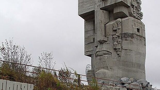 В Магадане вандал осквернил монумент "Маска скорби" 