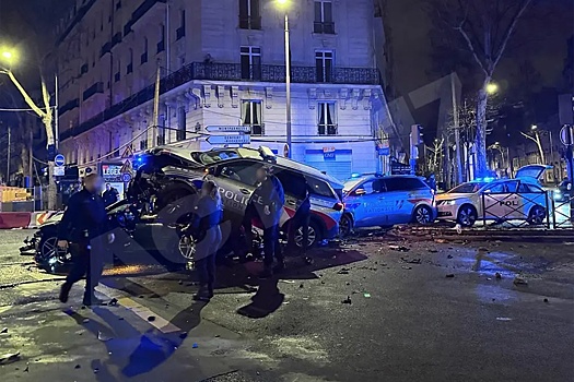В Париже полиция во время погони повторила знаменитую сцену ДТП из "Такси-2"