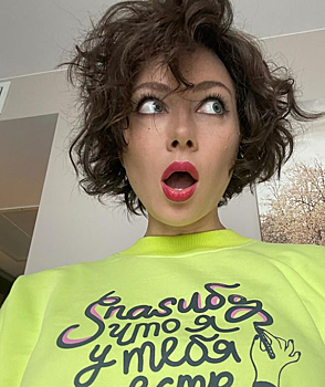 Фейковый живот и шпагат для хейтеров: Самбурская, Волочкова и другие звезды, которые троллят поклонников