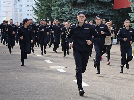 Первокурсники университета МВД пробежали «Первую полицейскую милю»