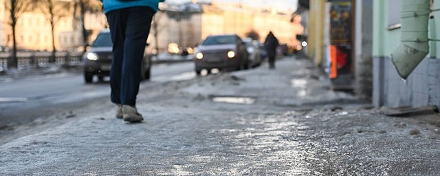 В Петербурге во вторник произошло 500 ДТП. Синоптики предупреждали о гололеде