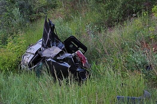 Водитель БМВ погиб в кювете, пытаясь обогнать КАМАЗ