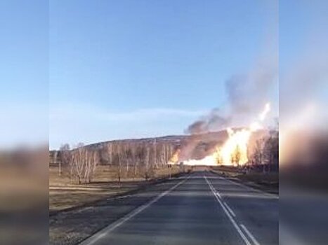 В Башкирии из-за крупного возгорания газопровода перекрыли трассу