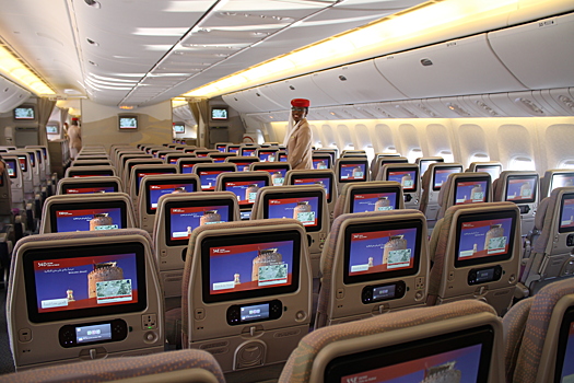Авиакомпания Emirates предложила пассажирам выкупать соседние места за 55 долларов США