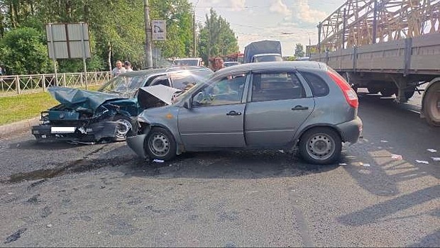 Четыре человека пострадали в ДТП на Окружном шоссе в Вологде