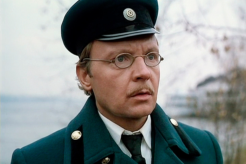 Мягков сыграл в "Жестоком романсе" чиновника Карандышева, а картина была признана лучшим фильмом 1984 года по версии журнала "Советский экран".