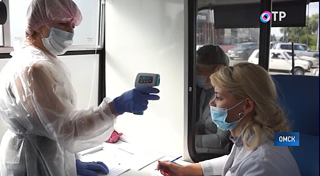В Омске жителям бесплатно ставят прививки от гриппа