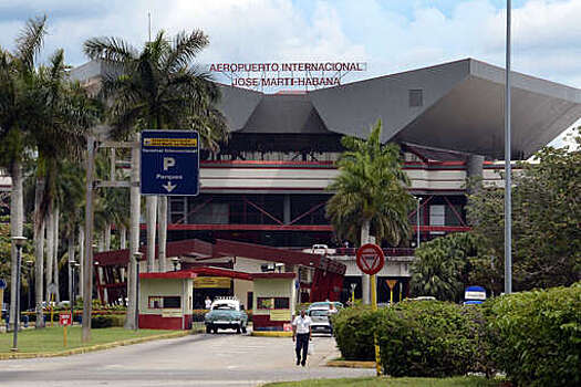 Российских туристов на Кубе начали выселять из отелей из-за топливного кризиса