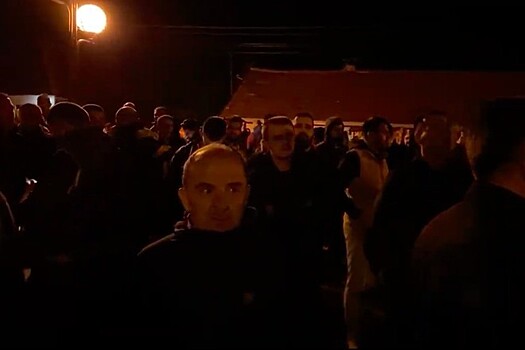Во время митинга в Черногории пострадали полицейские