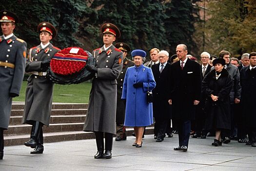 В сети вспомнили визит Елизаветы II в Москву