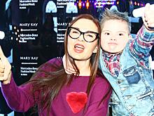 Эвелина Бледанс и Глафира Тарханова отметили тройной юбилей косметического бренда