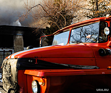 Под Челябинском горят деревянные дома. Пожару присвоена повышенная категория
