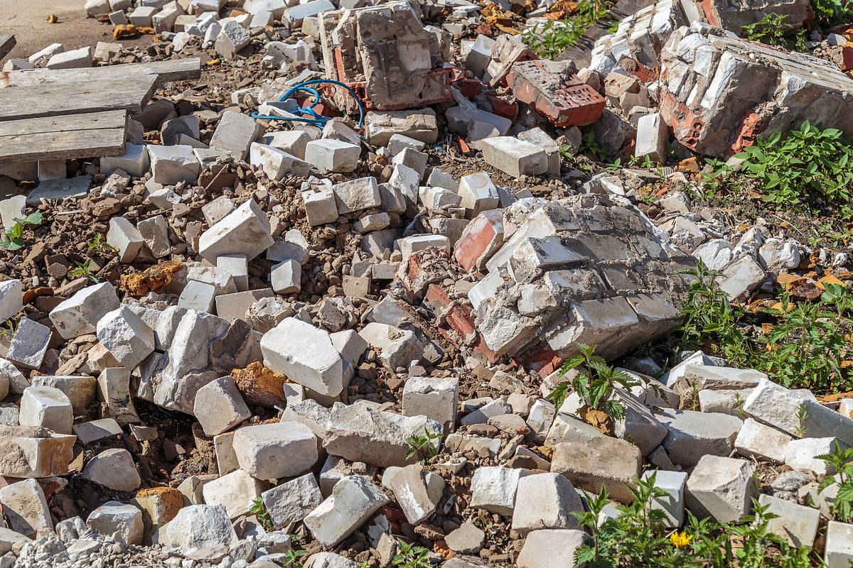В Волгоградской области обрушился фасад общежития