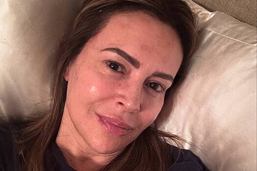 Звезда «Зачарованных» показала фото без макияжа в честь 52-летия