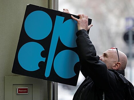 Вирусная атака: ОПЕК может сократить добычу нефти