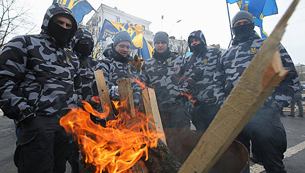 В Киеве у посольства РФ прошел митинг националистов