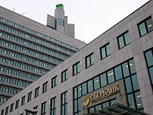 Чистая прибыль "Сбербанка" в первом полугодии сократилась в 2,3 раза