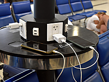 В Роскачестве предупредили о рисках зарядки телефонов в общественных местах