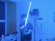 Энтузиаст сделал полностью выдвижной световой меч из «Звездных войн»