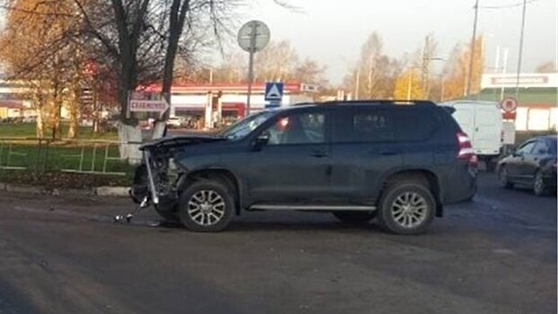 Три человека погибли при столкновении легковушки и грузовика на Вологодчине