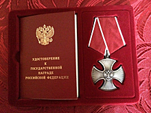 В Новосибирске семье погибшего на Украине спецназовца вручили орден Мужества