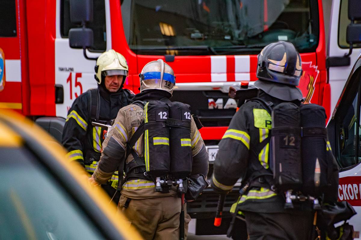 Петербурженку с изрезанным лицом нашли в горящей квартире