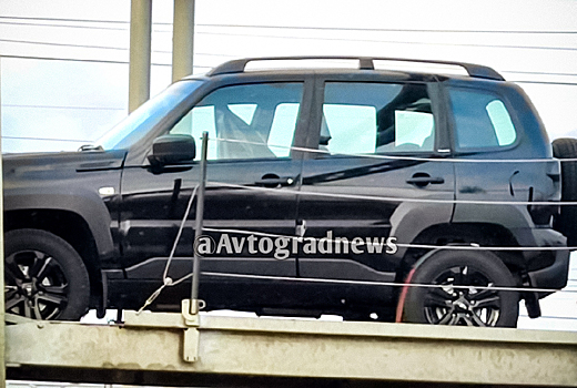 Lada Niva Travel получила «очень черную» версию. Автомобили уже есть у дилеров