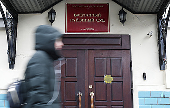 Суд Москвы заочно арестовал председателя правления банка "Метрополь" по делу о растрате