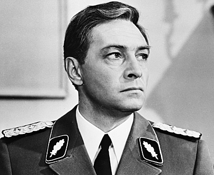 Памятник Штирлицу появился во Владивостоке