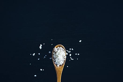 Чем полезна йодированная соль и кому лучше избегать ее употребления