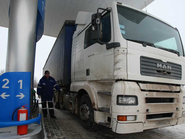 Дума призовет кабмин исключить заправку польских грузовиков по российским ценам